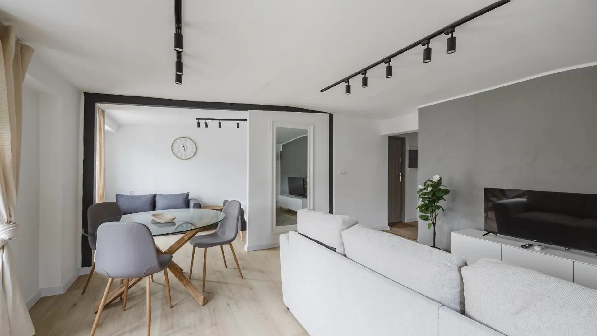 Grunwald Raszynska Bright Apartment By Bookinghost Poznań