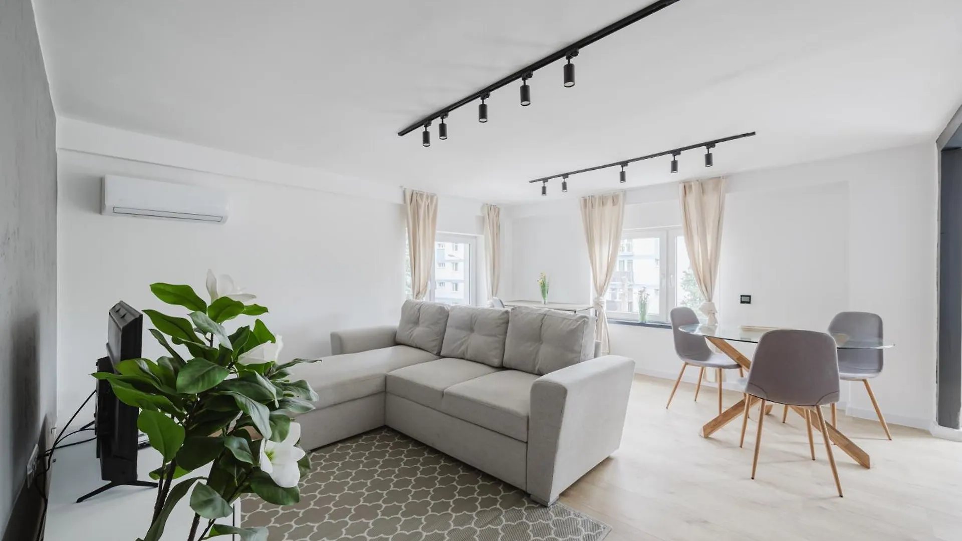 Grunwald Raszynska Bright Apartment By Bookinghost Poznań