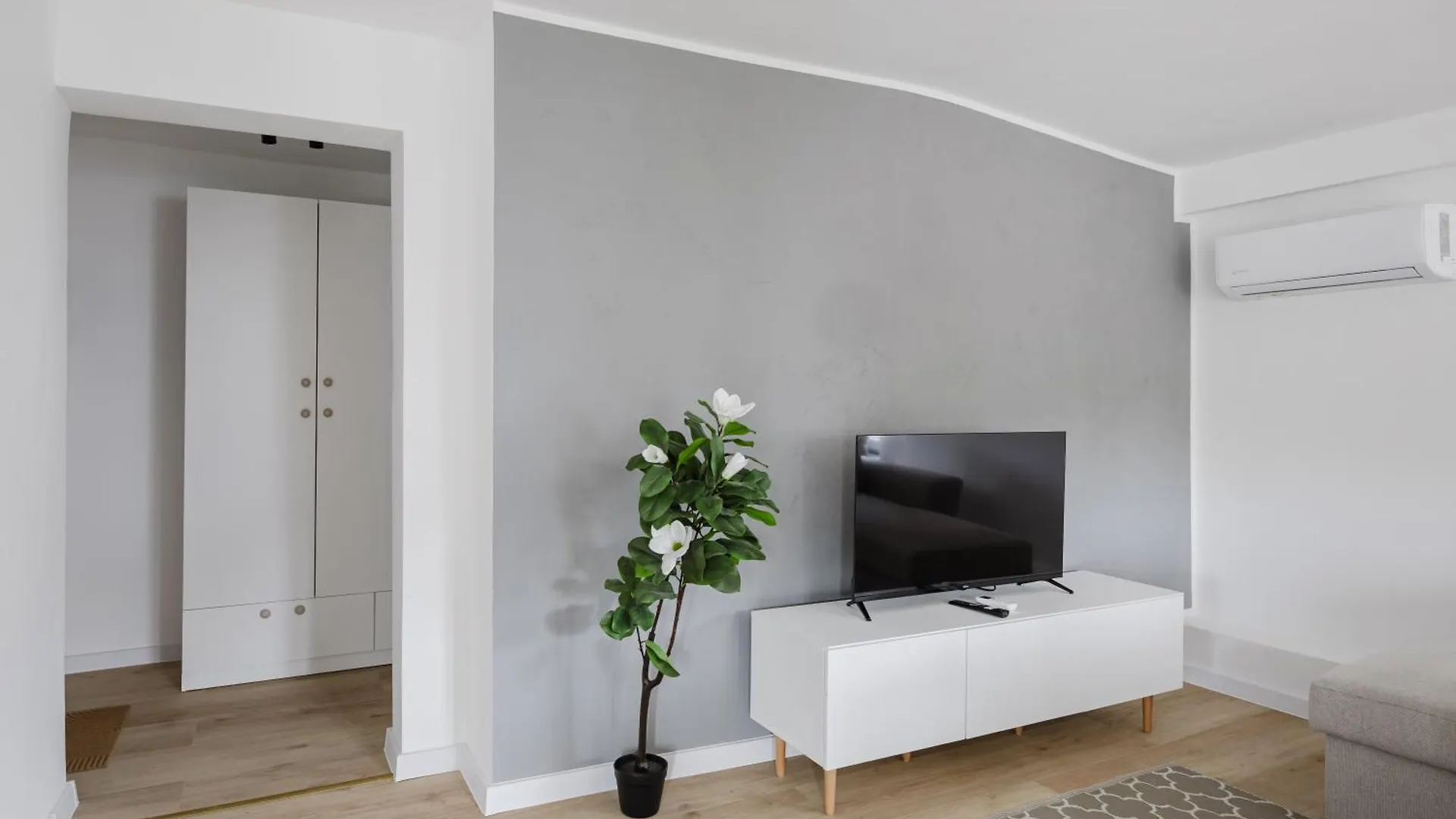 Grunwald Raszynska Bright Apartment By Bookinghost Poznań